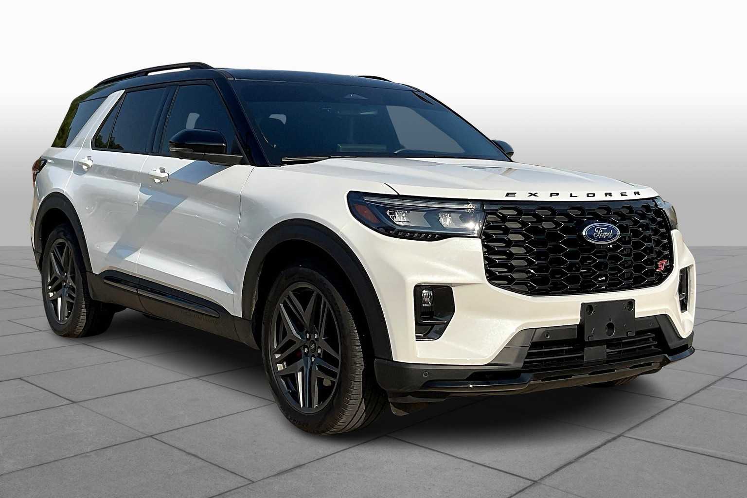 2025 Ford Explorer ST photo 2