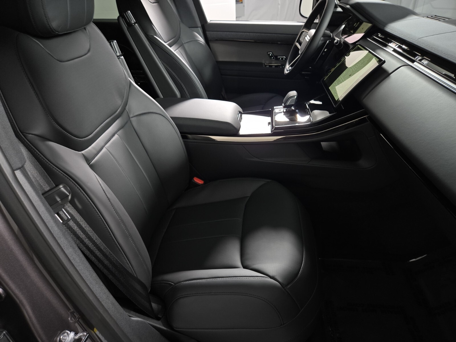 2025 Land Rover Range Rover Sport SE photo 2