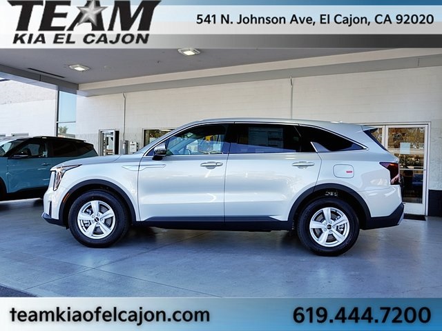 2026 Kia Sorento LX photo 3
