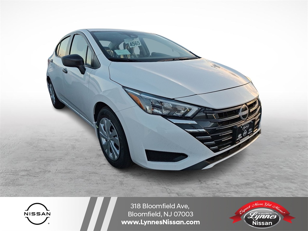 2025 Nissan Versa S's photo