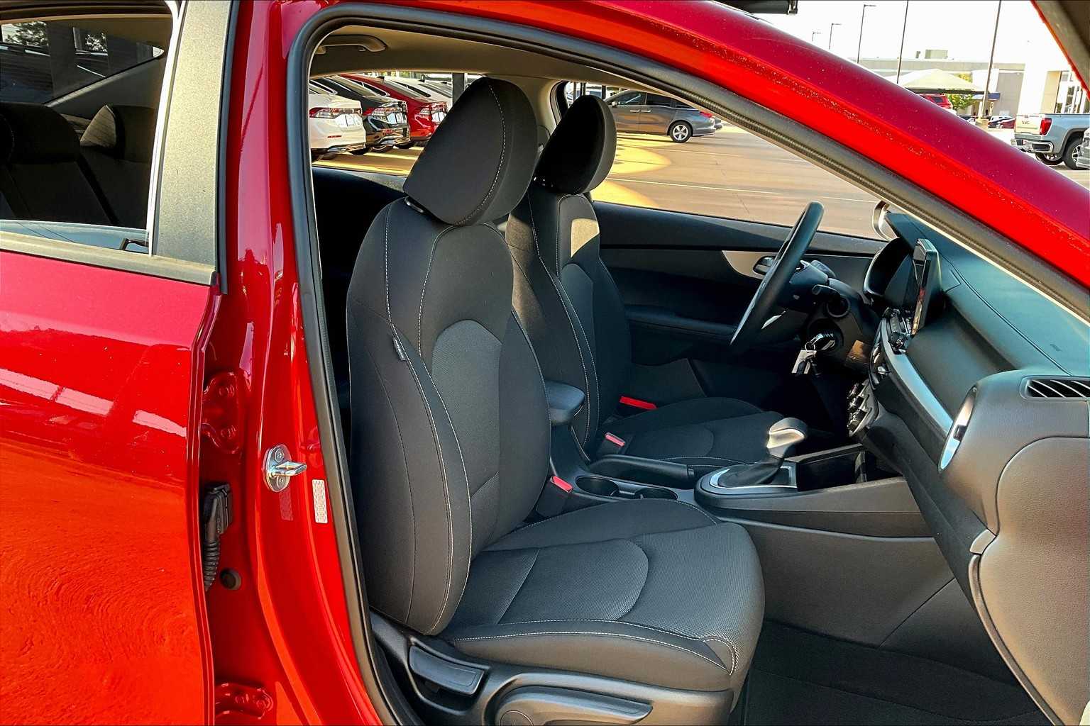 2023 Kia Forte LXS photo 8
