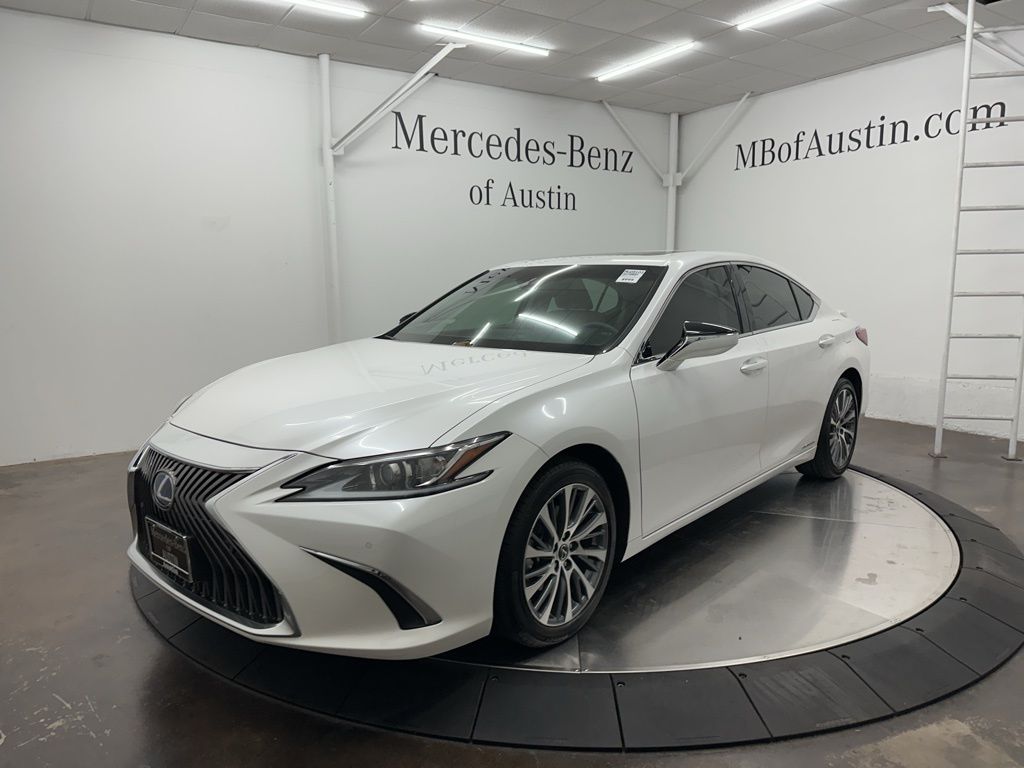2021 Lexus ES 300h photo 3