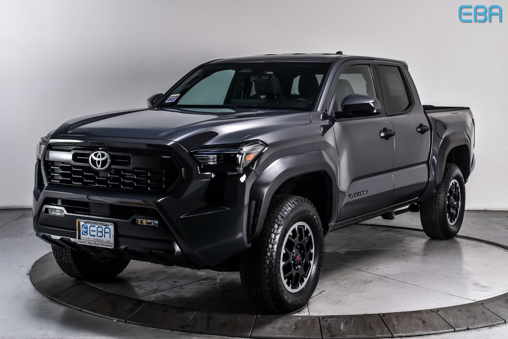 2024 Toyota Tacoma TRD Off-Road photo 2