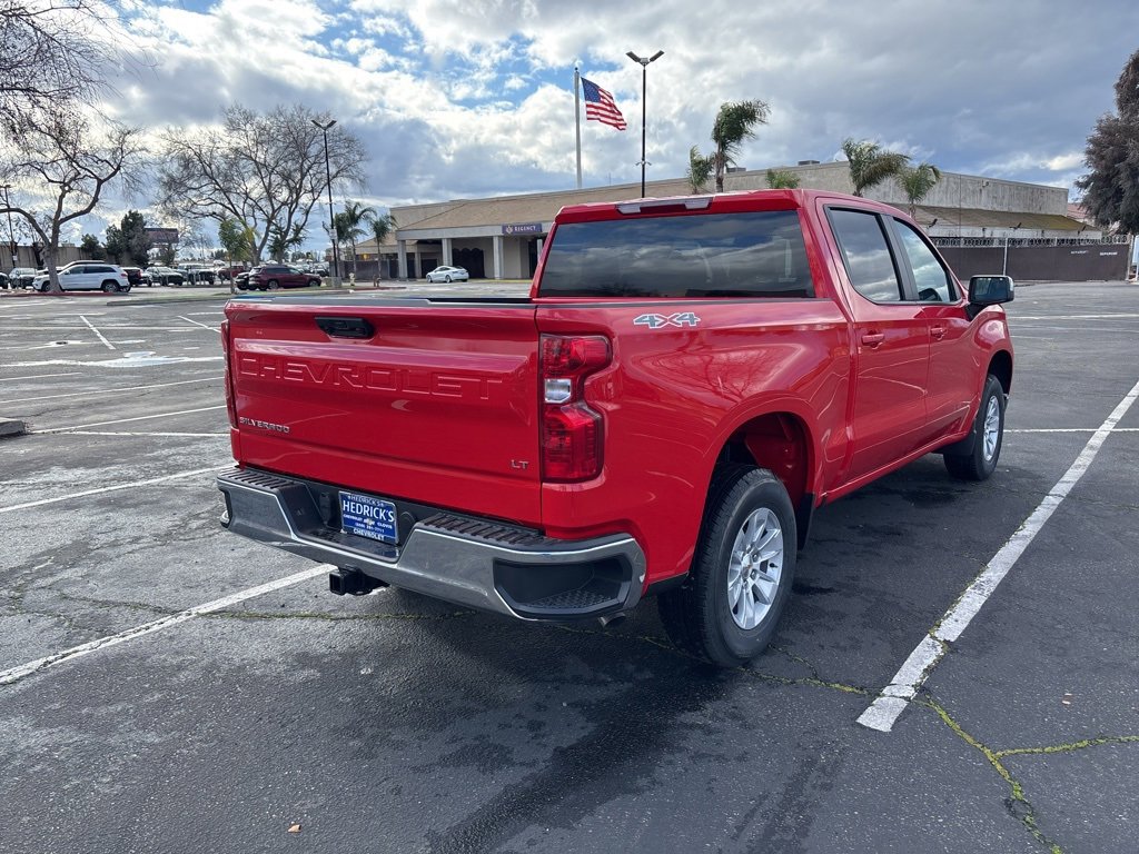 2025 Chevrolet Silverado 1500 LT photo 3