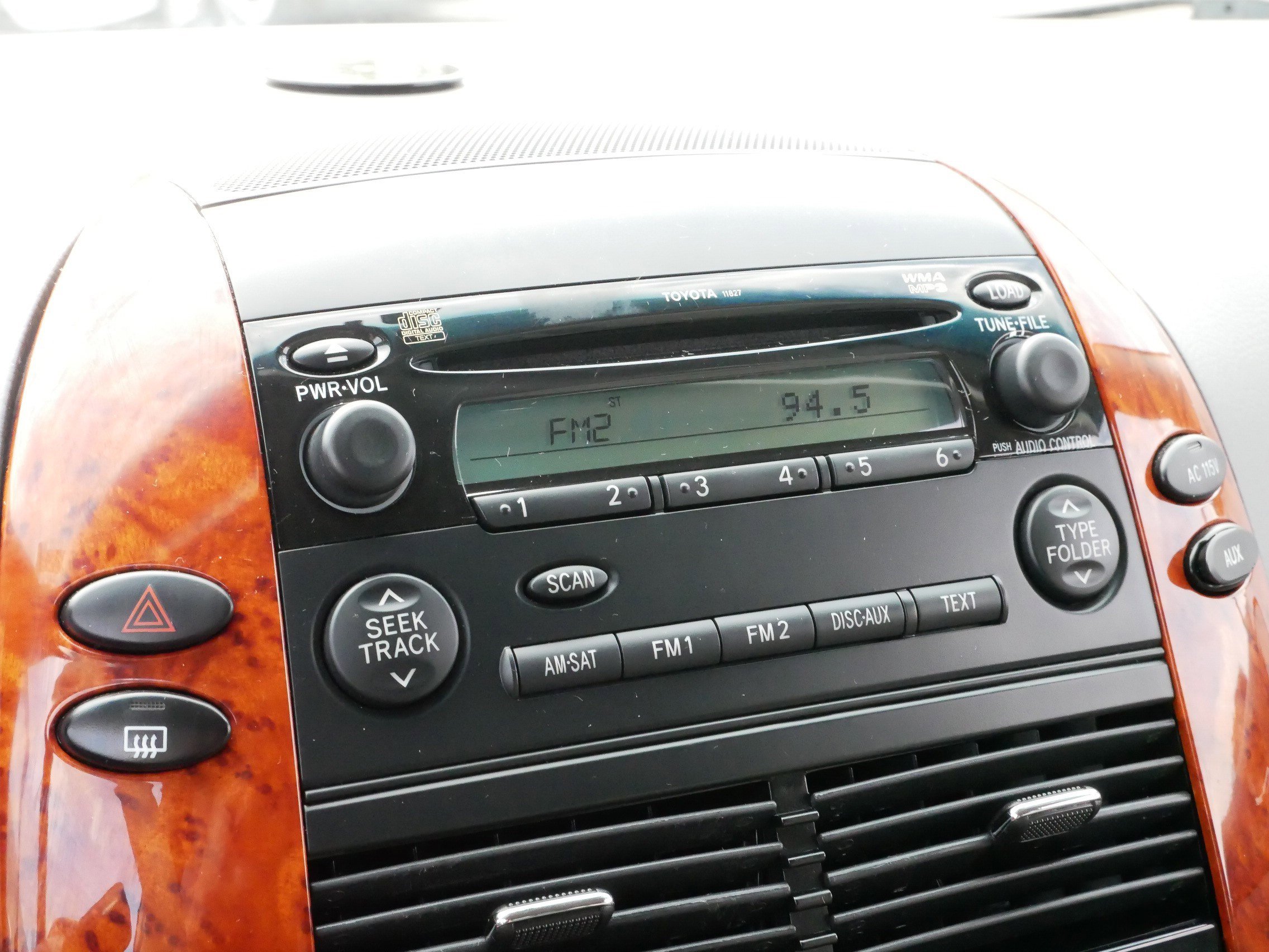 2009 Toyota Sienna XLE photo 21