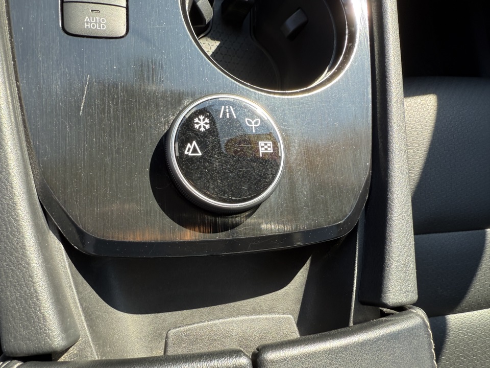 2023 Nissan Rogue SV photo 22