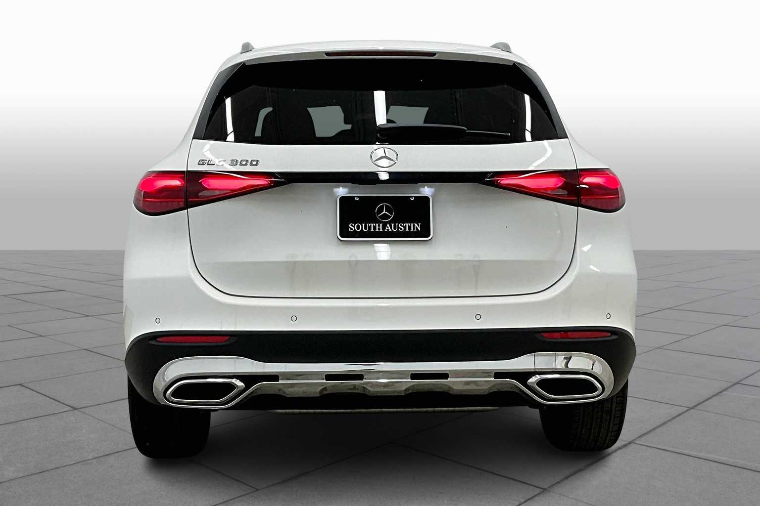 2025 Mercedes Benz GLC 300 photo 4