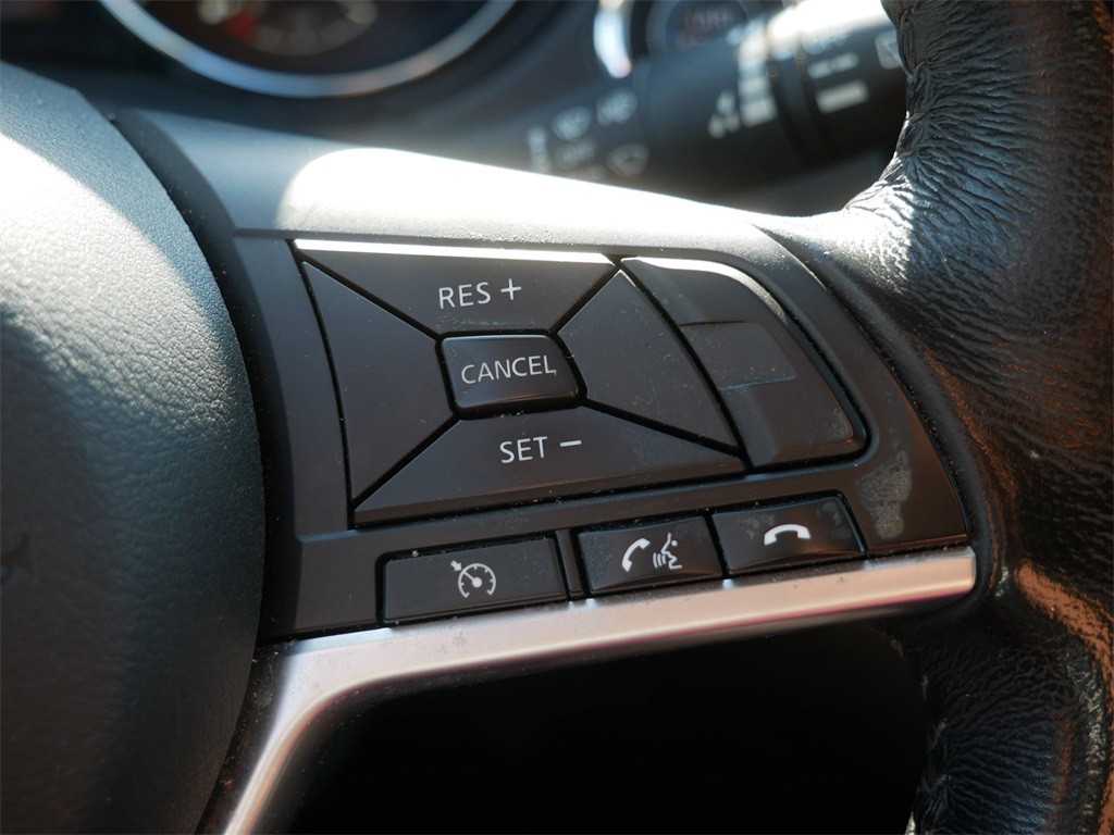 2017 Nissan Rogue SV photo 24