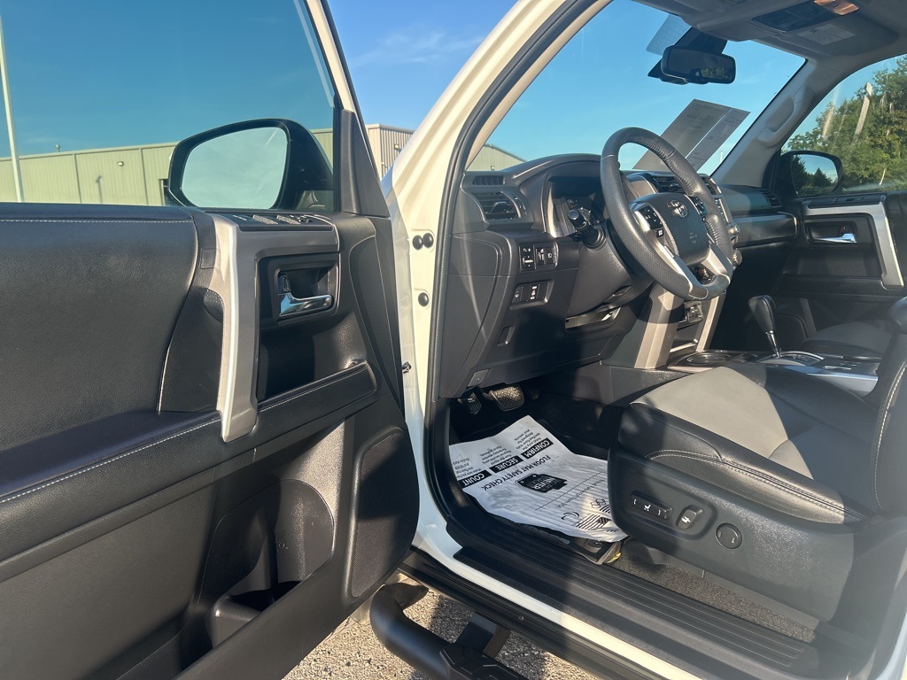 2021 Toyota 4Runner SR5 Premium photo 9