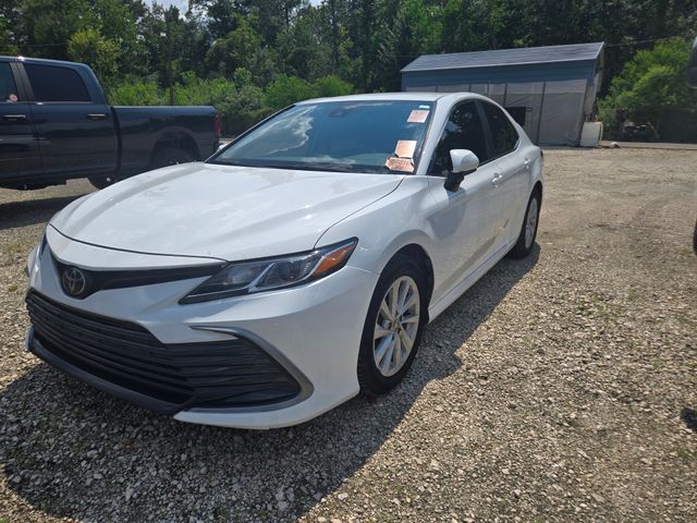2023 Toyota Camry LE photo 3