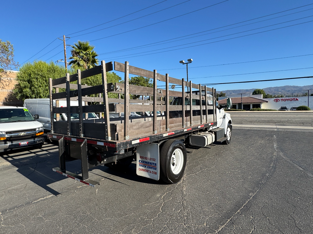 2017 Ford F-650 Base photo 2