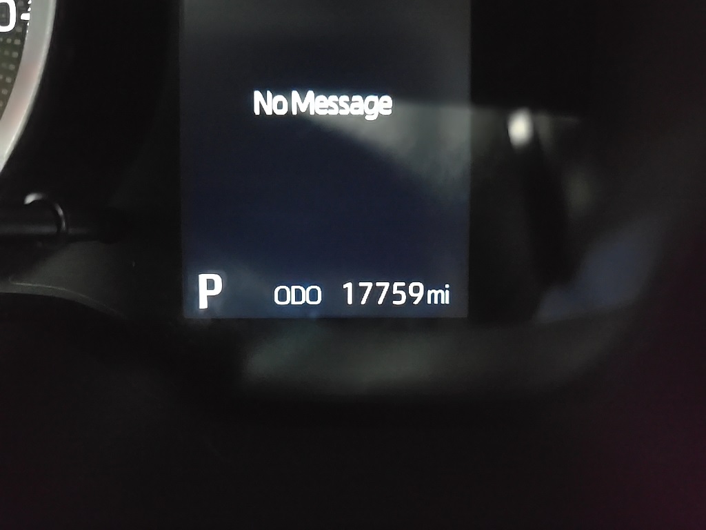 2022 Toyota Corolla Cross LE photo 21