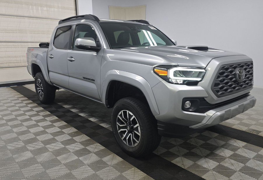 2023 Toyota Tacoma SR5 4x4 photo 2