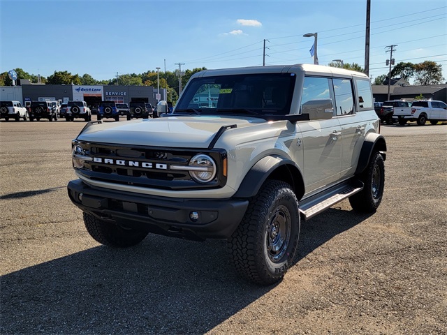 2025 Ford Bronco Outer Banks photo 8