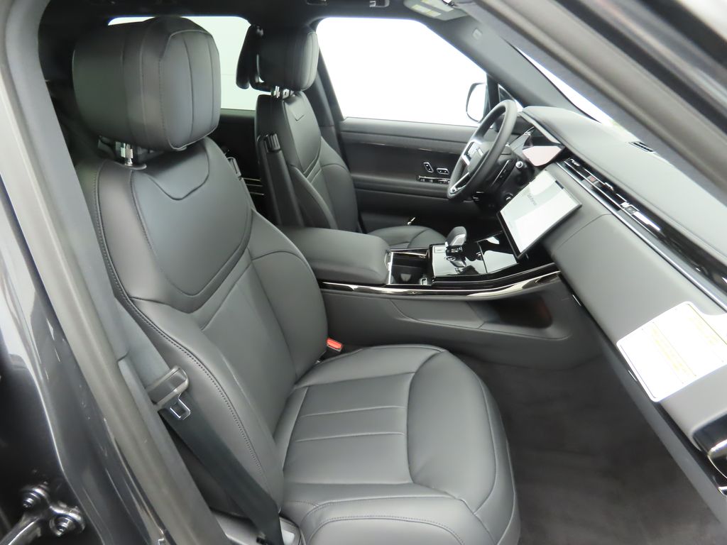 2025 Land Rover Range Rover Sport SE photo 17