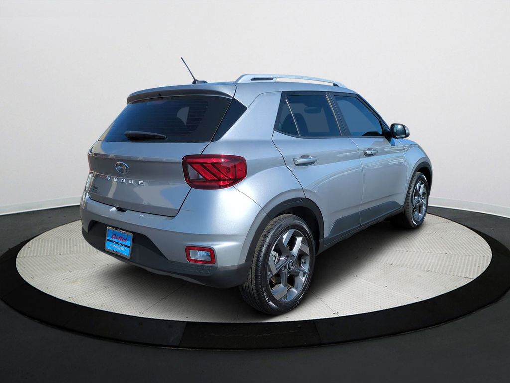 2025 Hyundai Venue SEL Limited photo 4