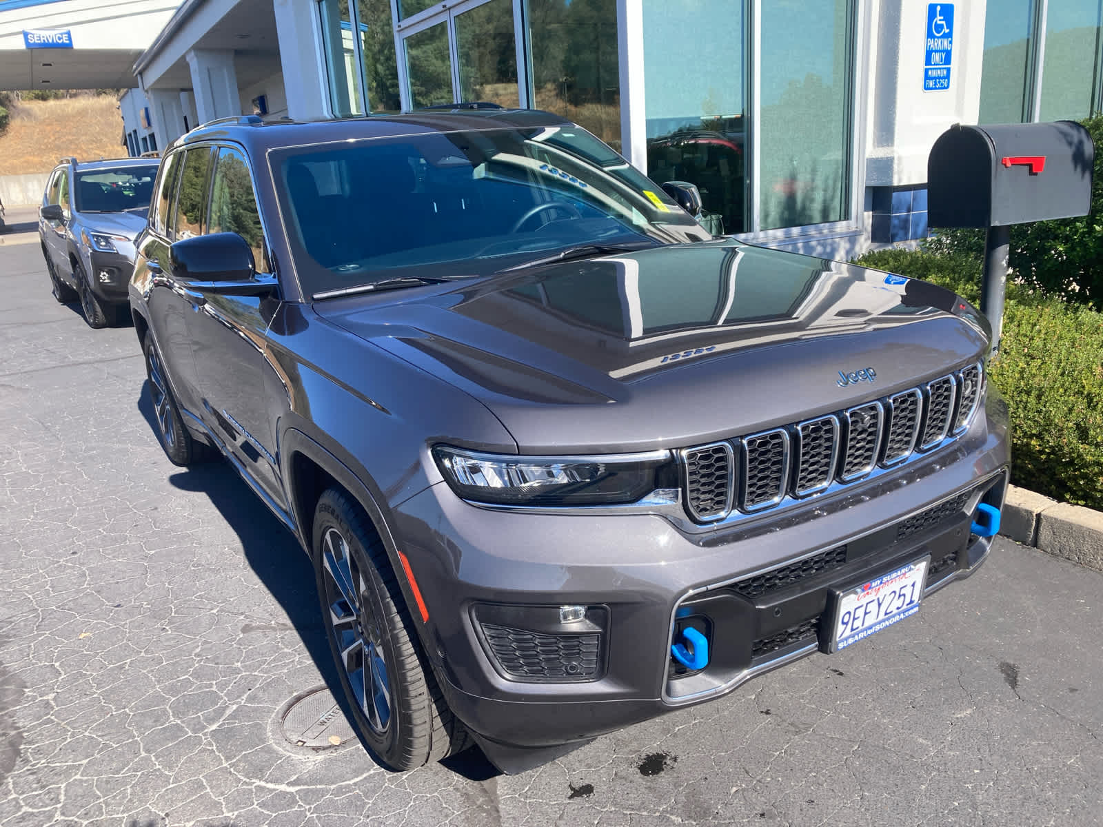 2022 Jeep Cherokee Overland 4xe photo 2