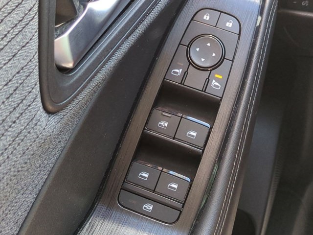 2021 Nissan Rogue SV photo 19