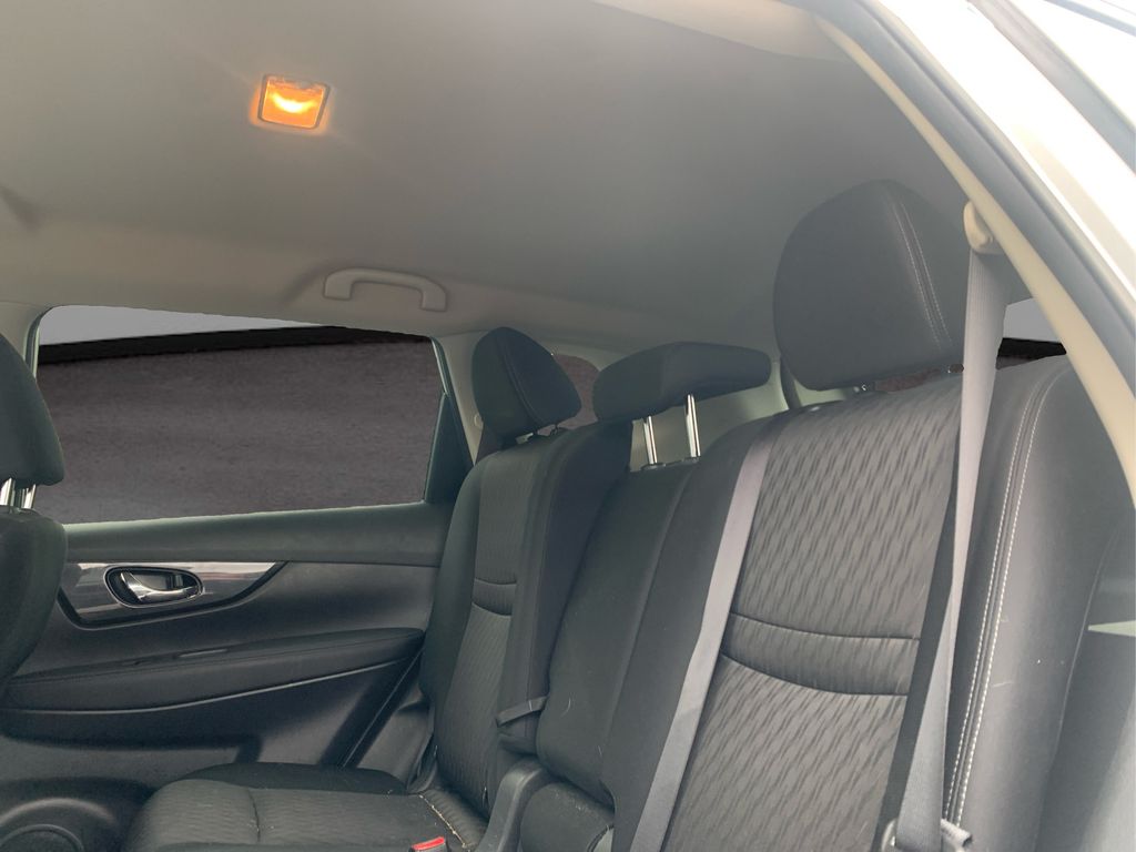 2019 Nissan Rogue SV photo 10