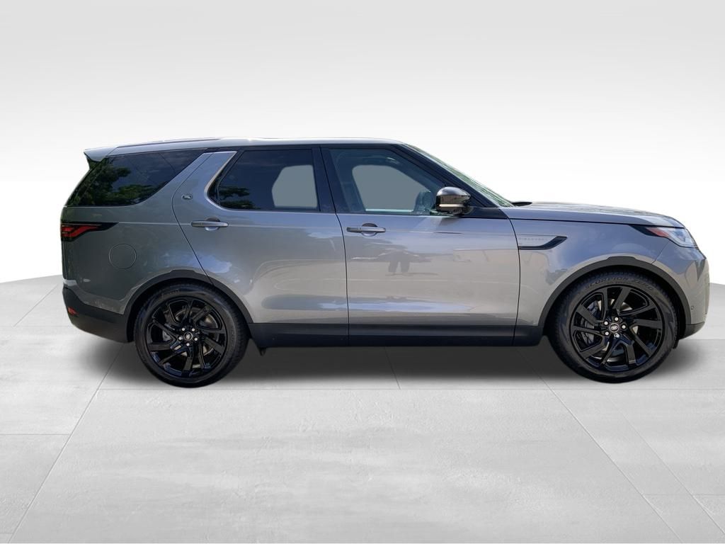 2025 Land Rover Discovery S photo 4