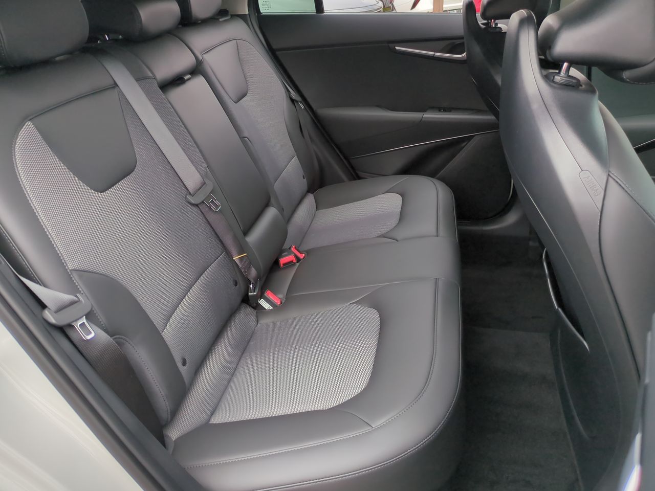 2025 Kia Niro EX photo 20