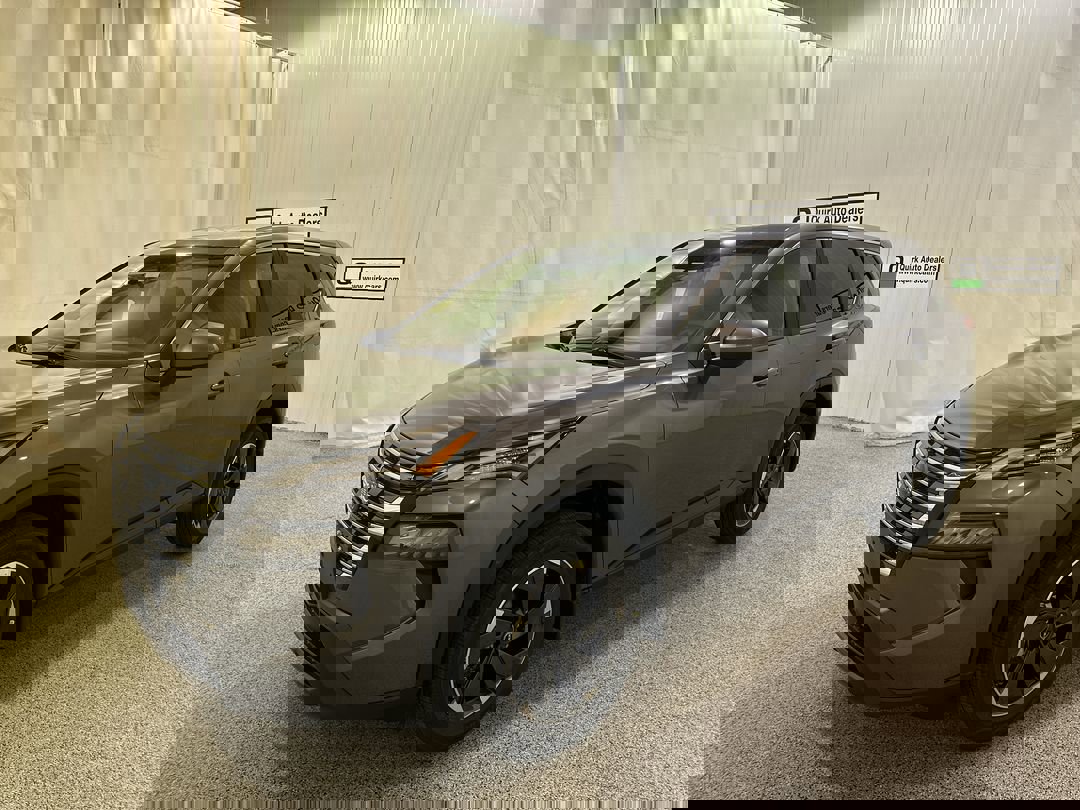 2026 Nissan Rogue SV photo 4