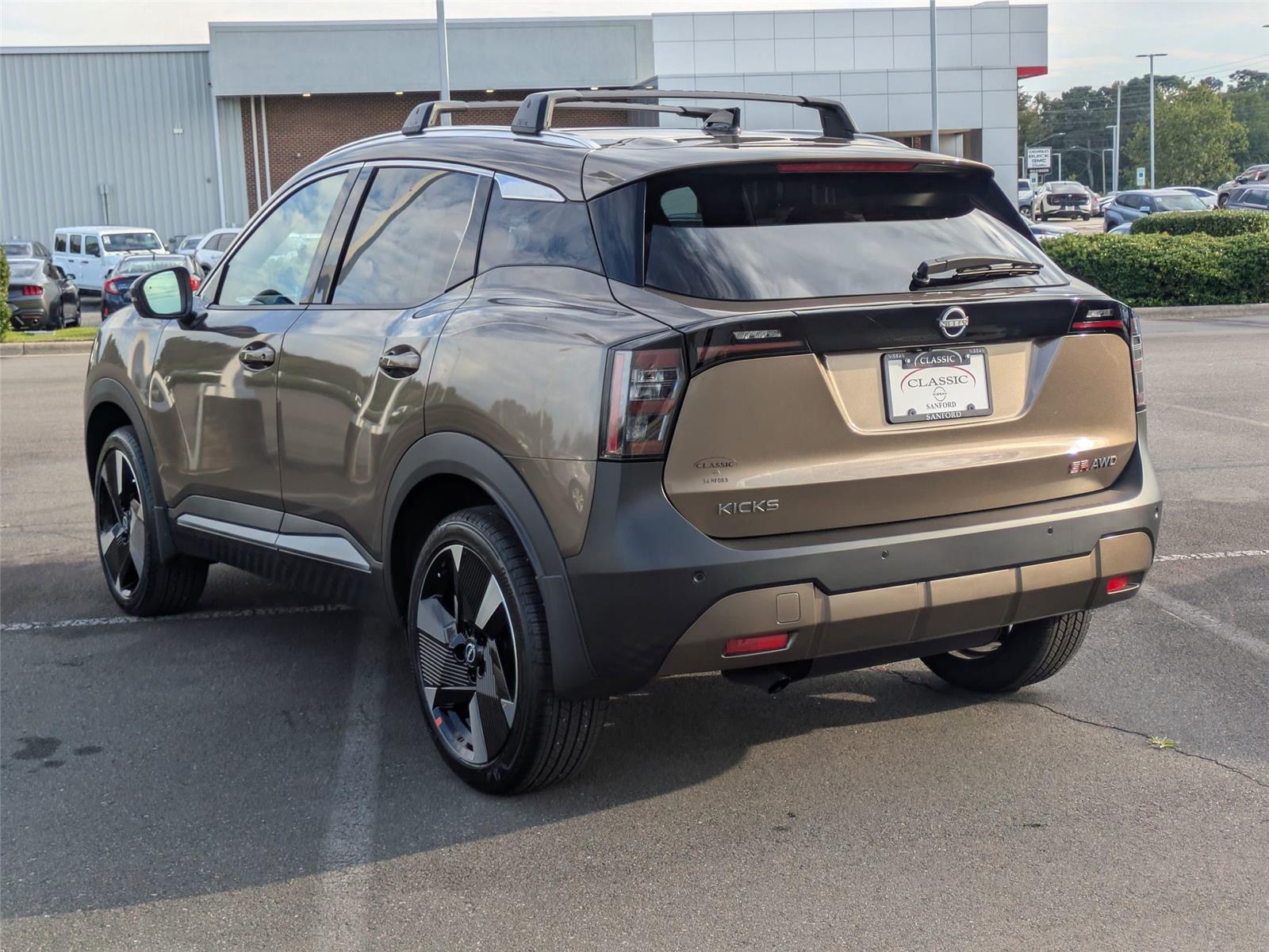 2026 Nissan Kicks SR photo 7
