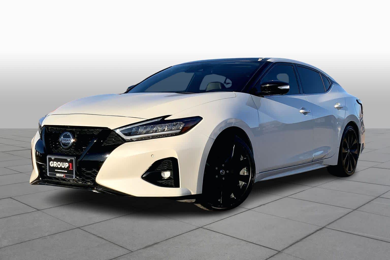 2022 Nissan Maxima SR's photo