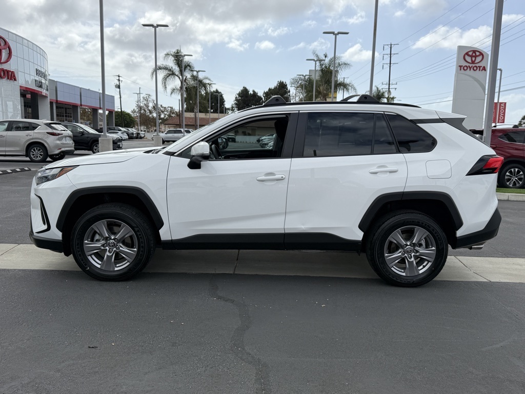 2024 Toyota RAV4 XLE photo 4