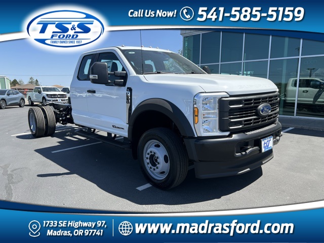 2025 Ford F-550 Super Duty Chassis Cab XL's photo