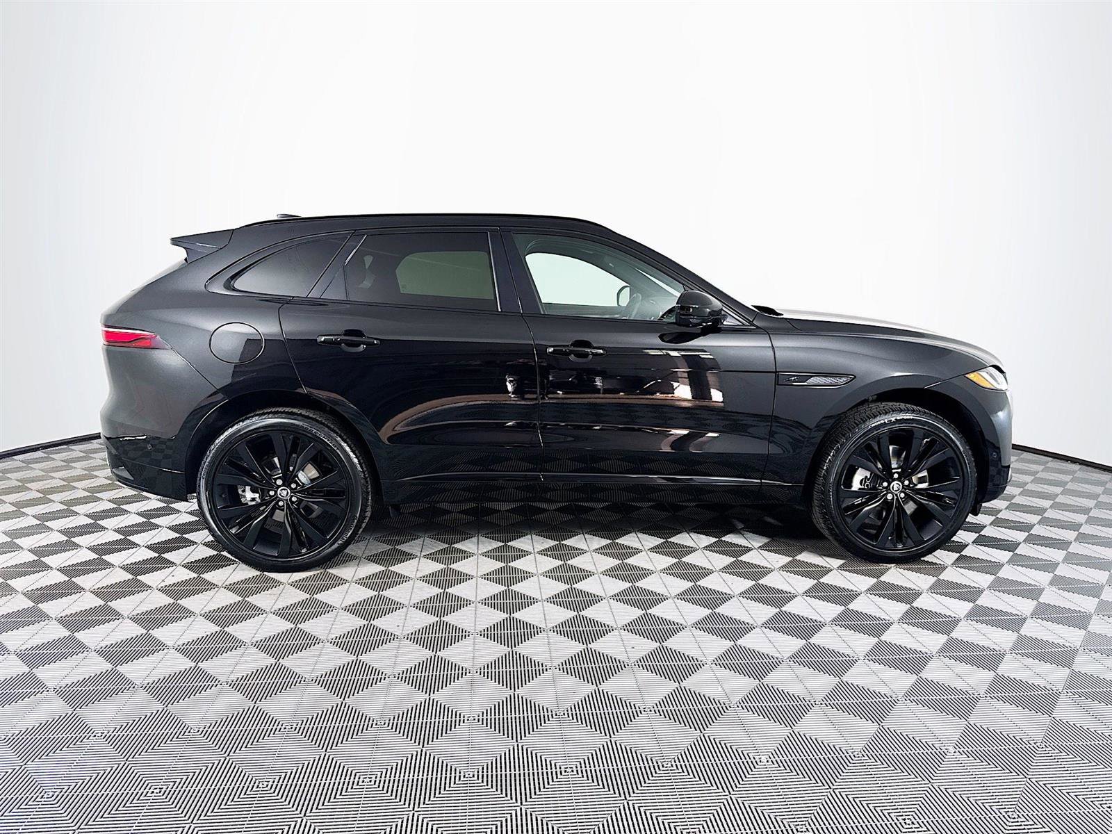 2025 Jaguar F-PACE P400 R-Dynamic S photo 4