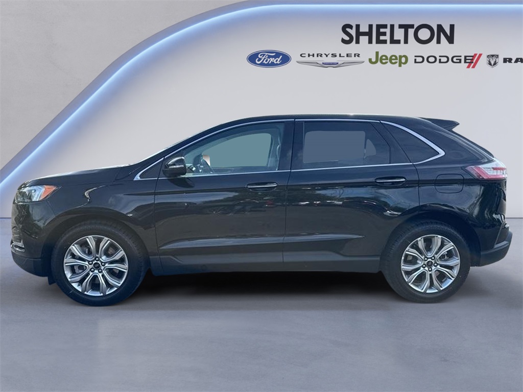 2024 Ford Edge Titanium photo 2