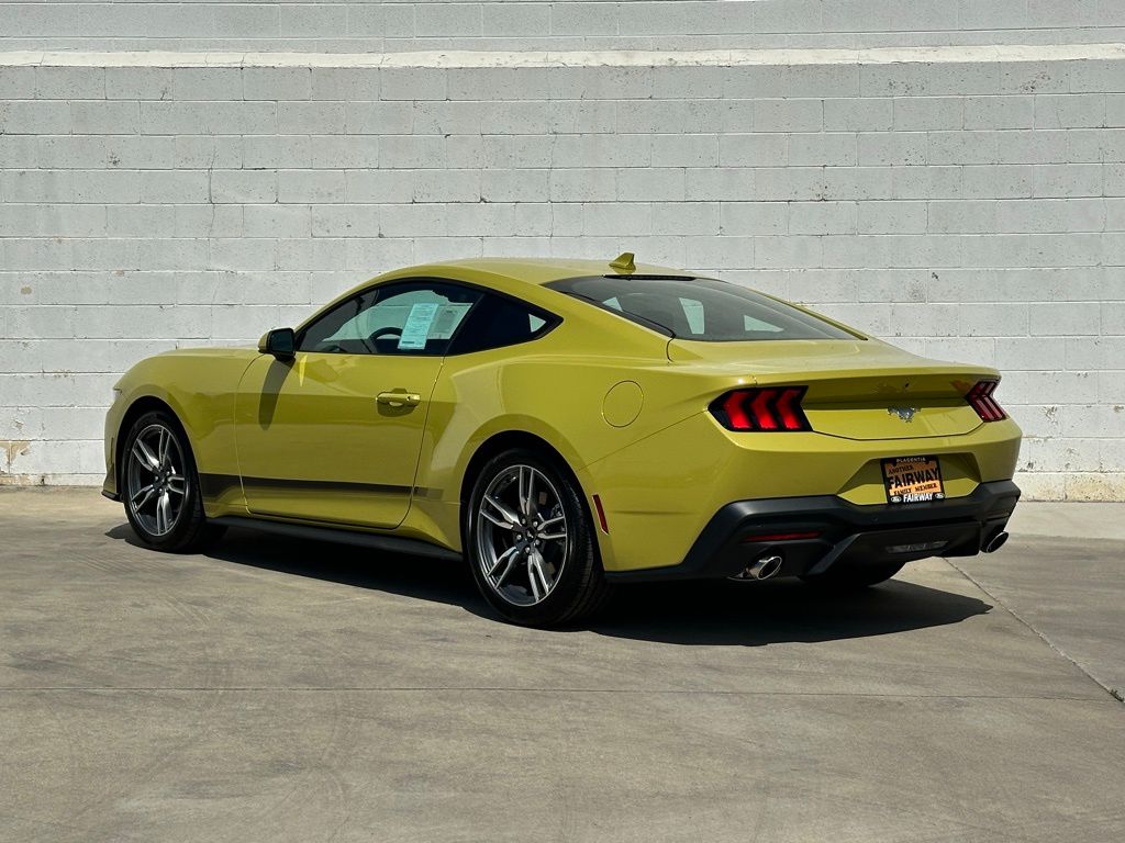 2025 Ford Mustang EcoBoost photo 3