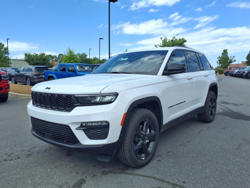 2025 Jeep Grand Cherokee Limited photo 2