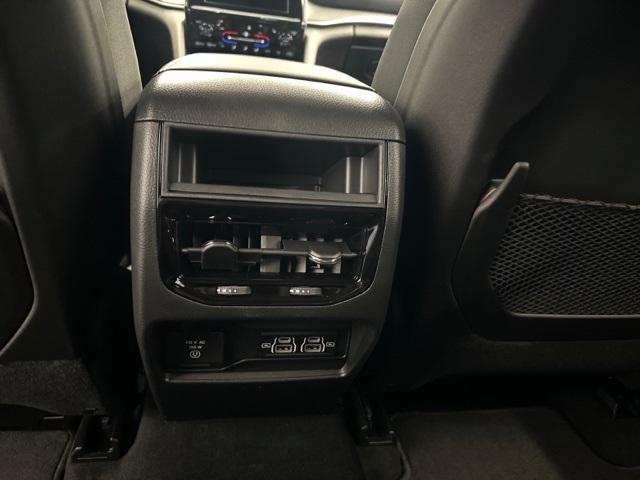 2025 Jeep Grand Cherokee Altitude photo 16