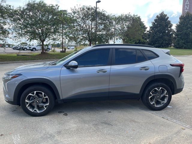2024 Chevrolet Trax LT photo 3