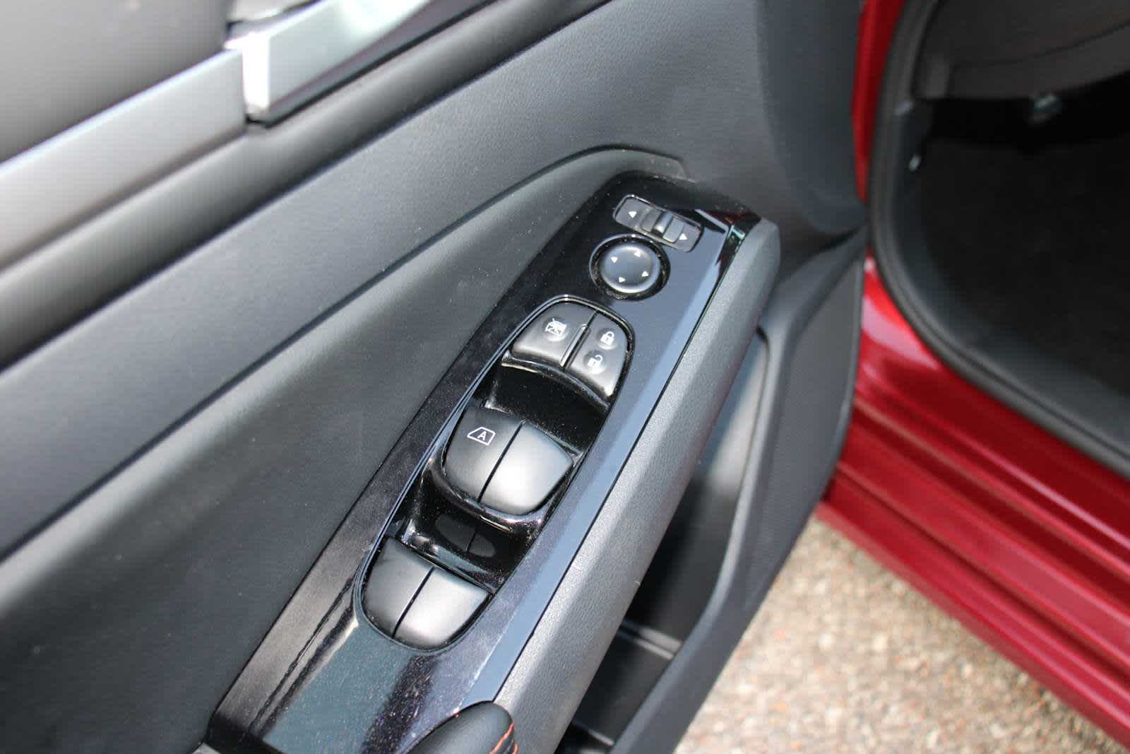 2024 Nissan Altima 2.5 SR photo 13