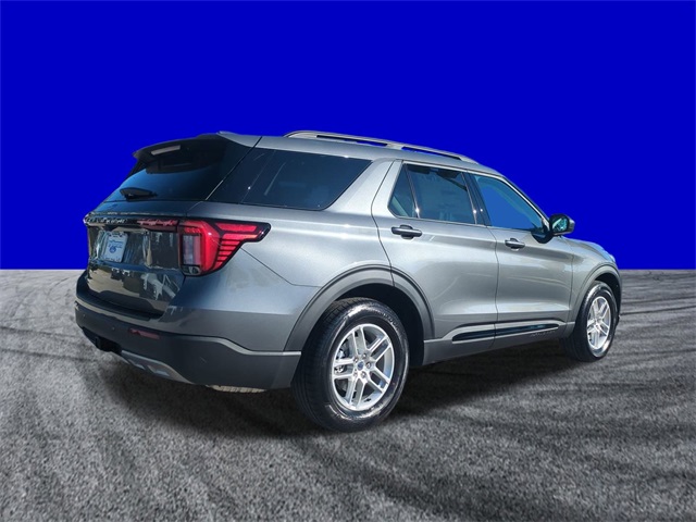 2026 Ford Explorer photo 2