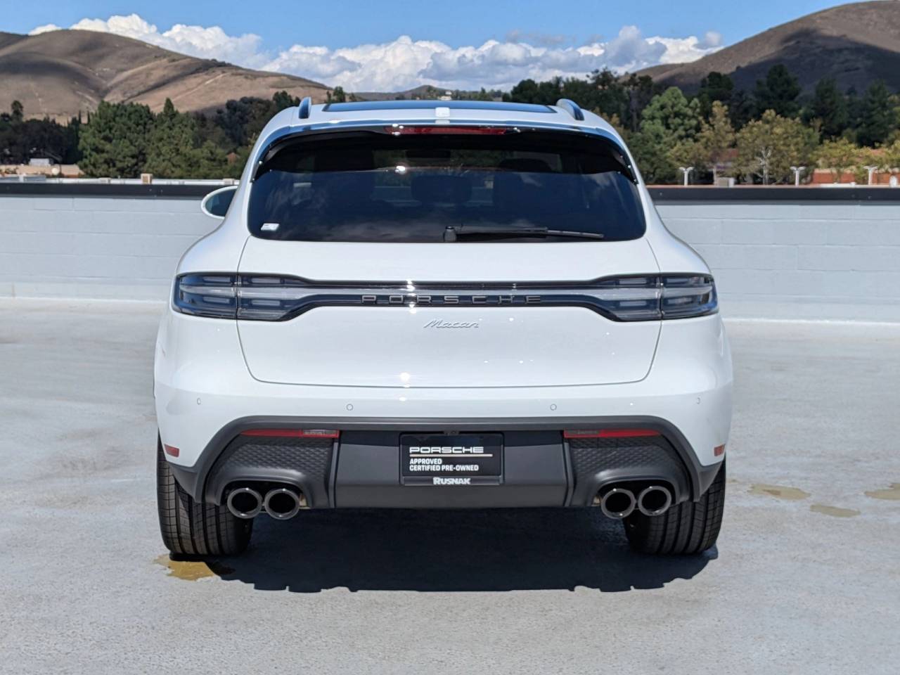 2025 Porsche Macan Base photo 10