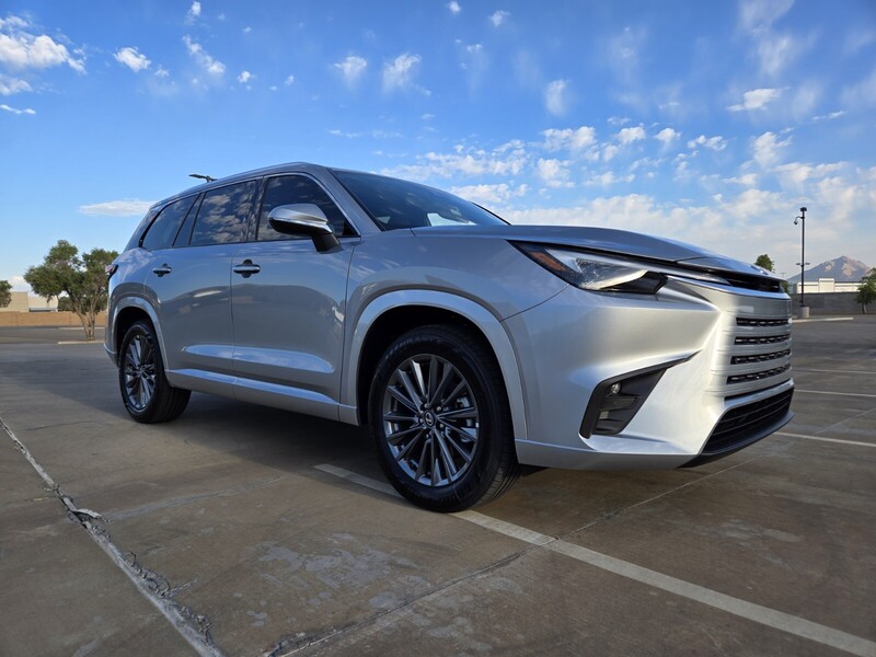 2026 Lexus TX 350 photo 2
