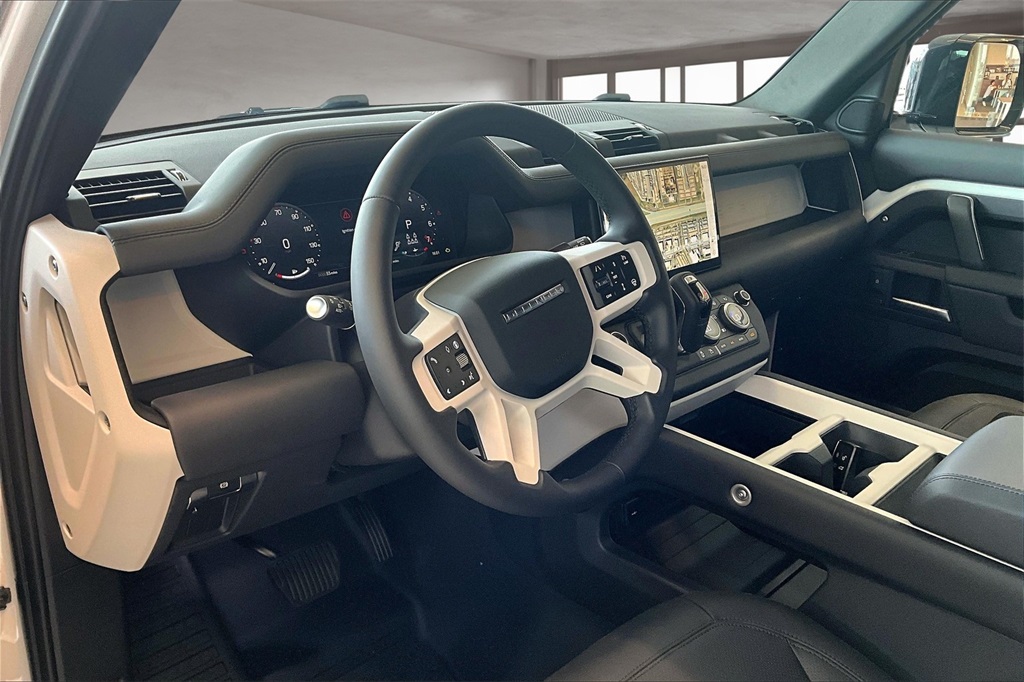 2025 Land Rover Defender 130 X-Dynamic SE photo 5