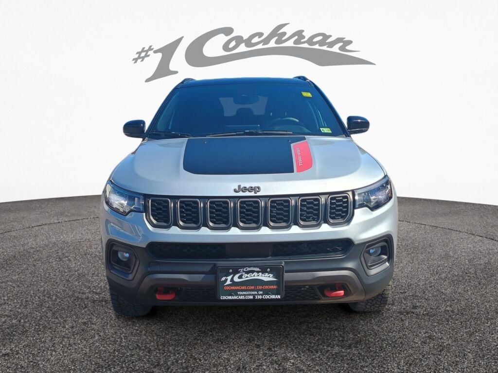 2024 Jeep Compass Trailhawk photo 2