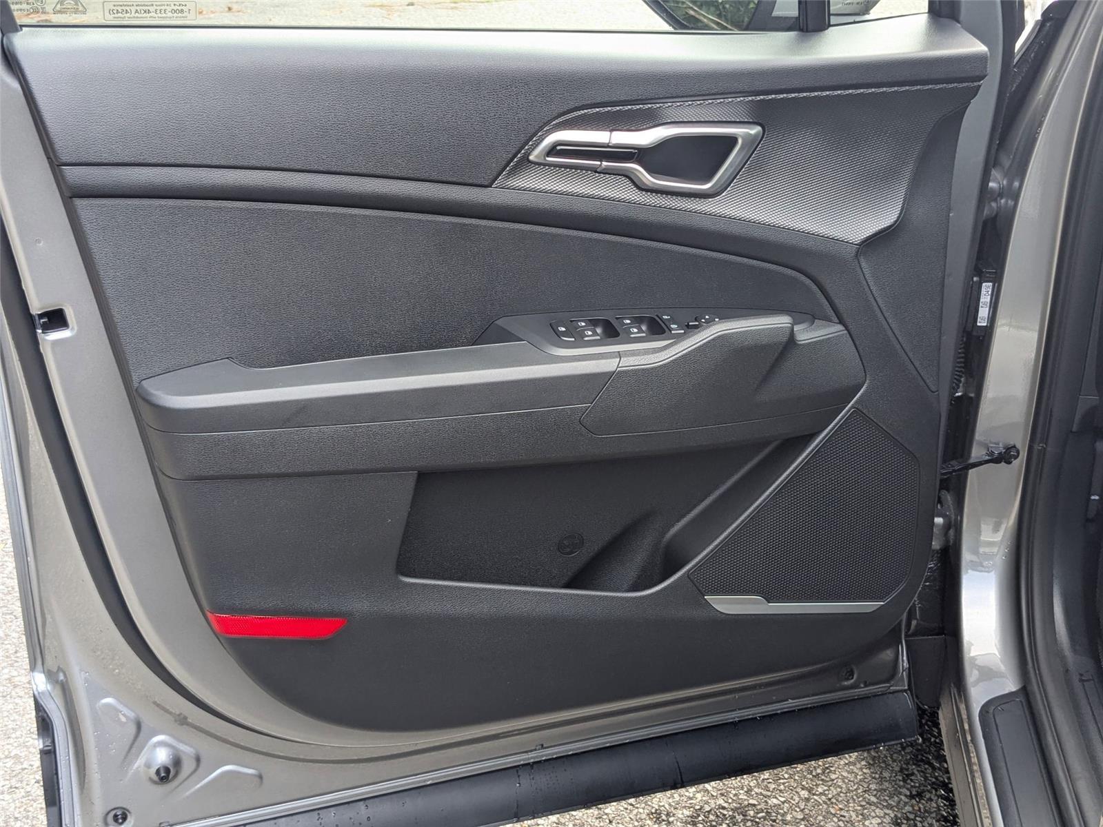 2025 Kia Sportage Hybrid LX photo 11