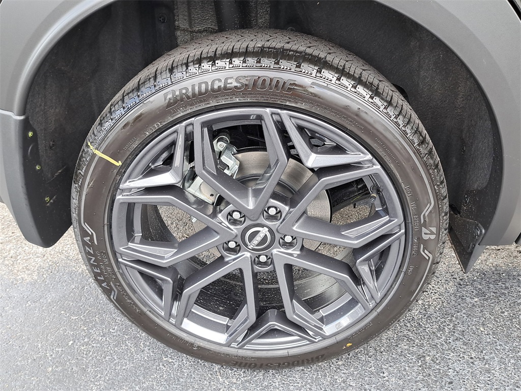 2026 Nissan Kicks SR photo 8