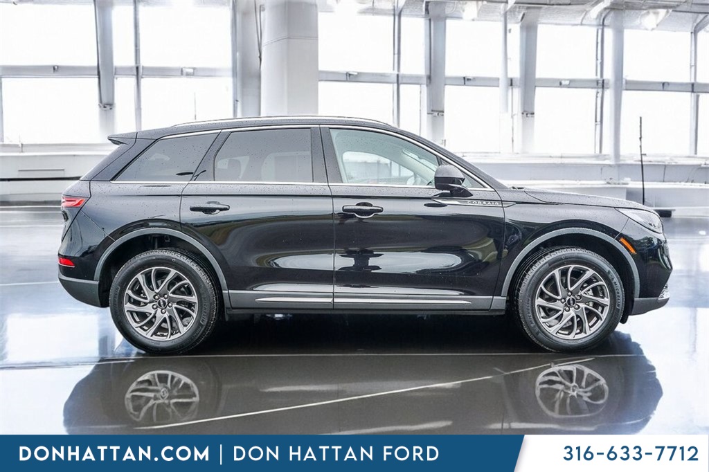 2022 Lincoln Corsair Standard photo 28