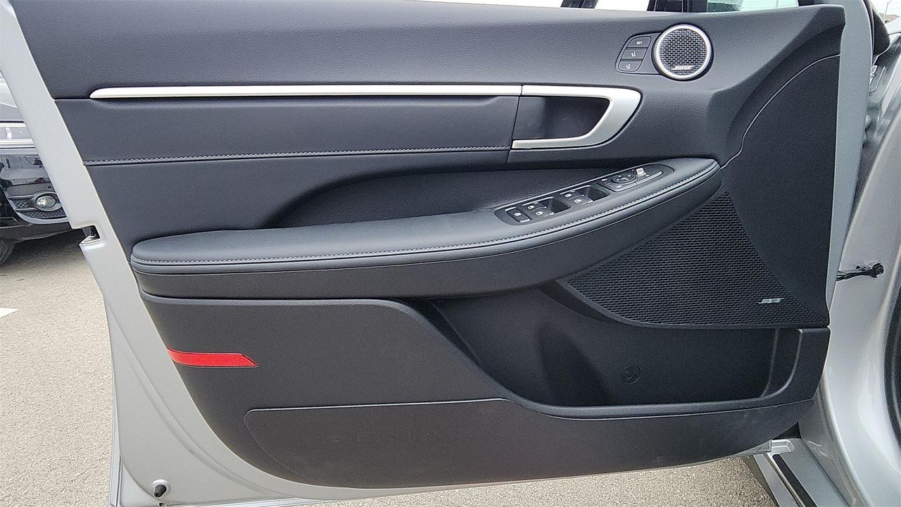 2025 Hyundai Sonata Hybrid Limited photo 18