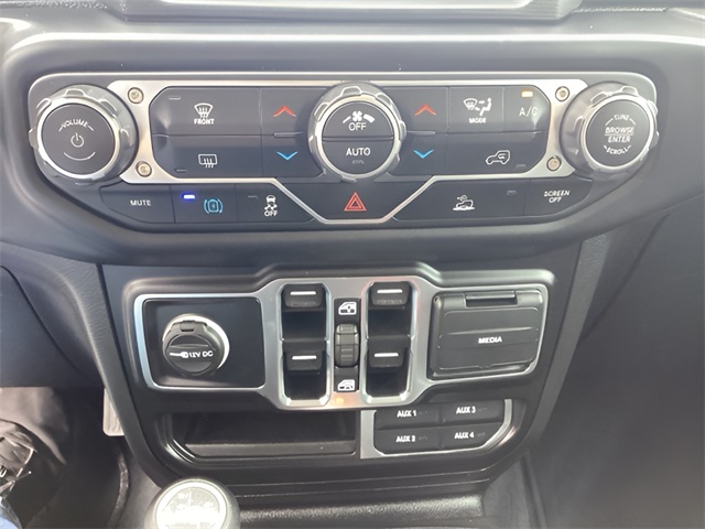 2023 Jeep Wrangler Sahara 4xe photo 17