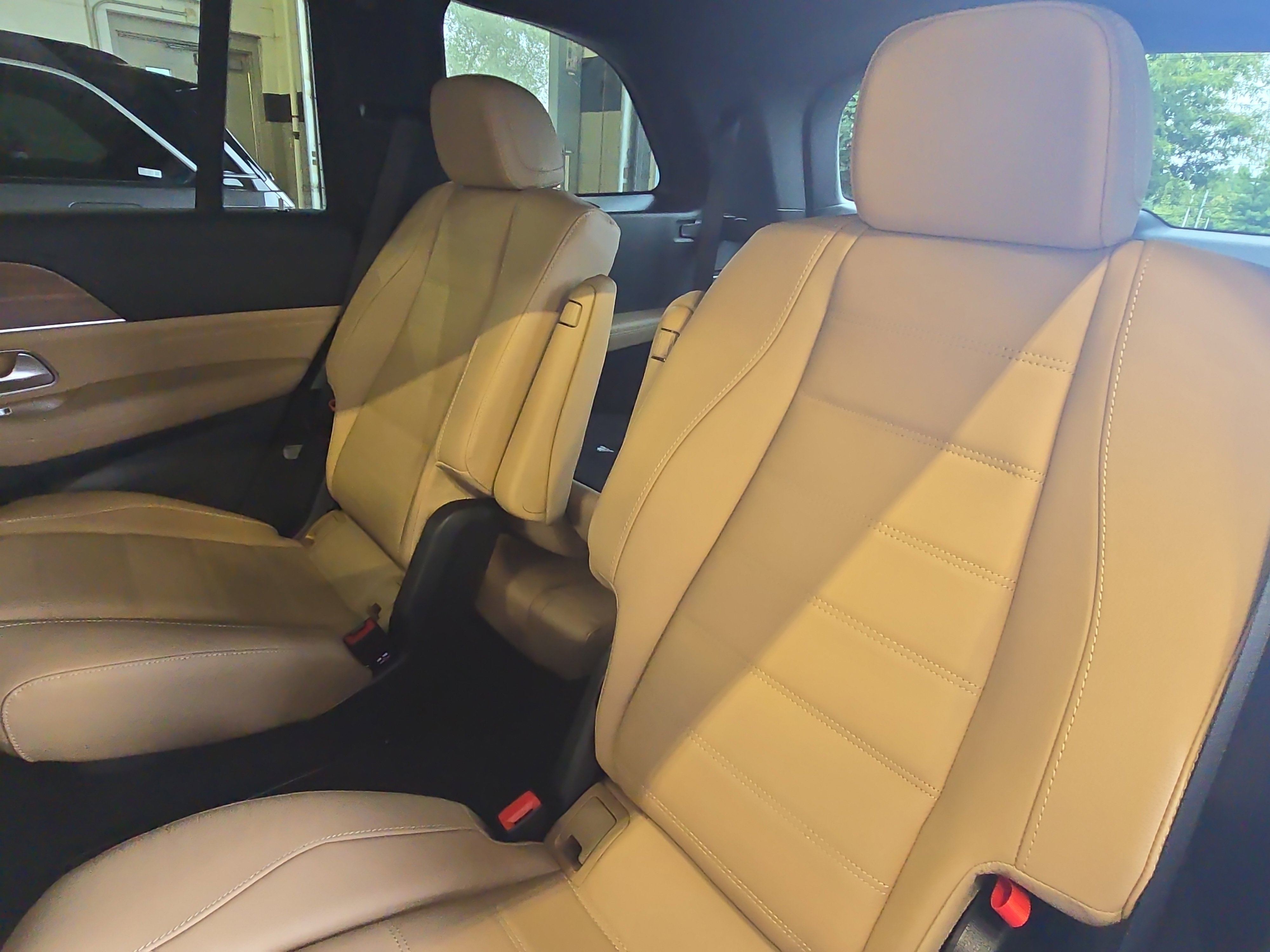 2025 Mercedes Benz GLS 580 4MATIC photo 9