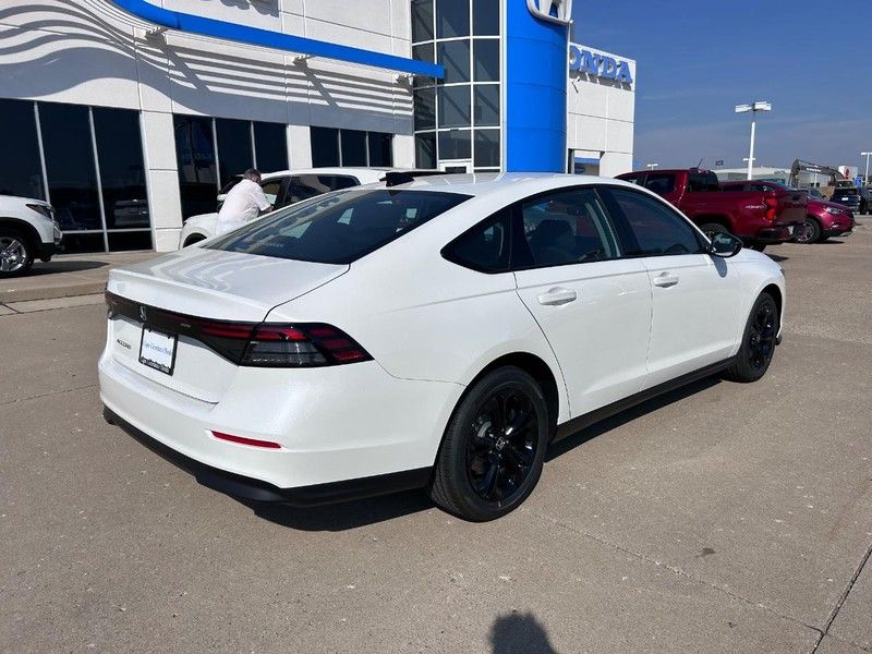 2025 Honda Accord SE photo 2