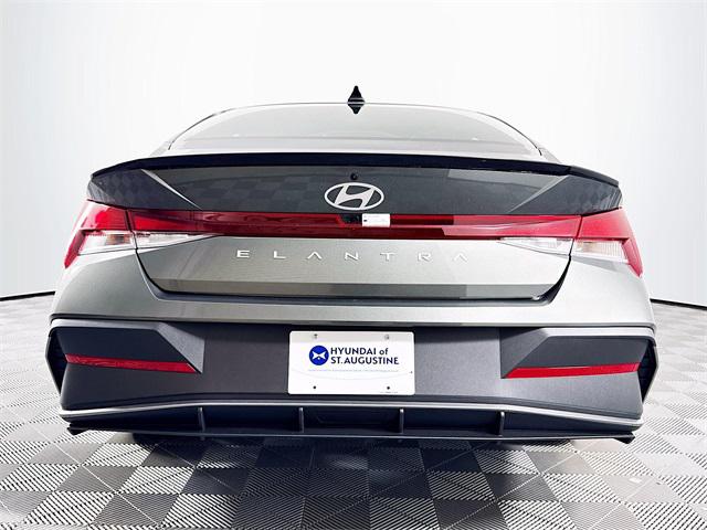 2025 Hyundai Elantra SEL Sport photo 5